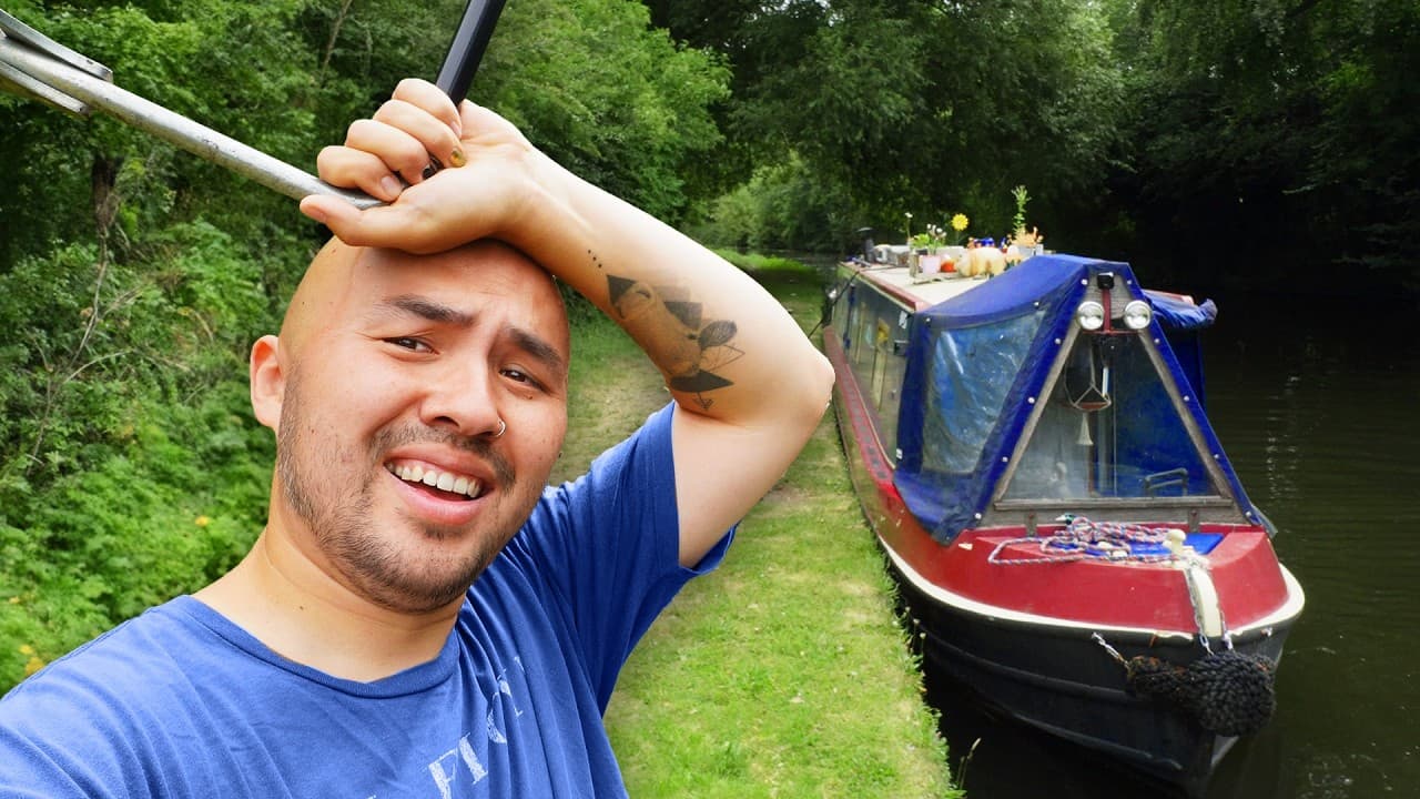 I cruised my narrowboat on my own... It went a bit wrong - 313