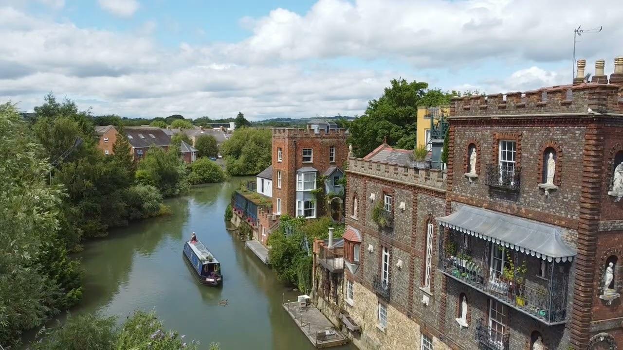Leaving Oxford on the River Thames - drone disaster