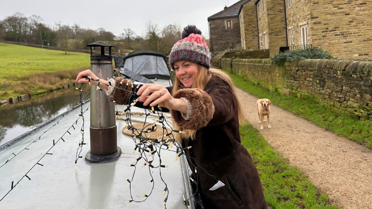 A Christmas Miracle in This Fairytale, Yorkshire Village on my Narrowboat #266
