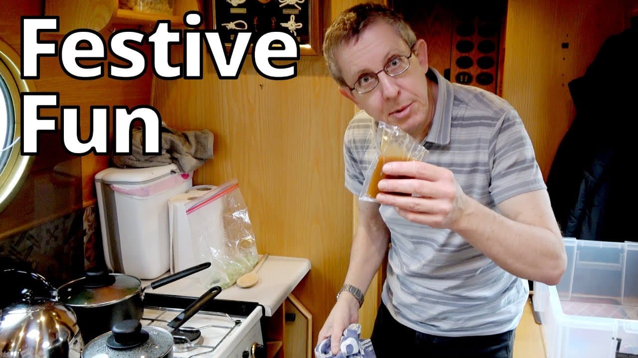 385. Christmas Dinner on a Tiny Narrowboat!