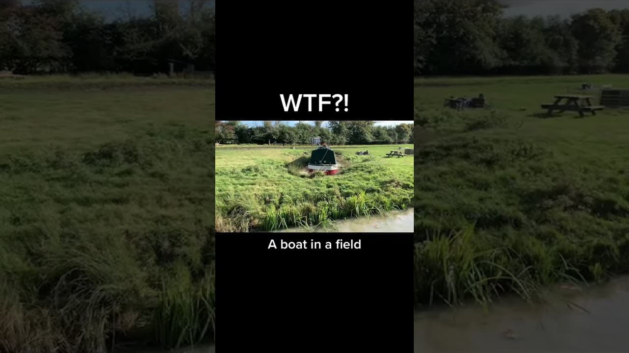 Just one more strange boat situation. Shorts 292 👍🏻 #boat #wtf