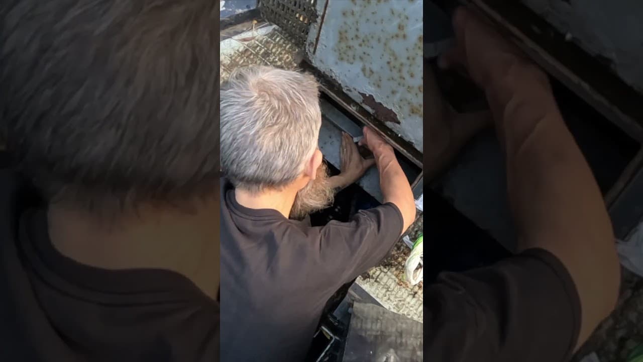 A Little Trip Down our Narrowboats Weed Hatch to Clear the Propeller
