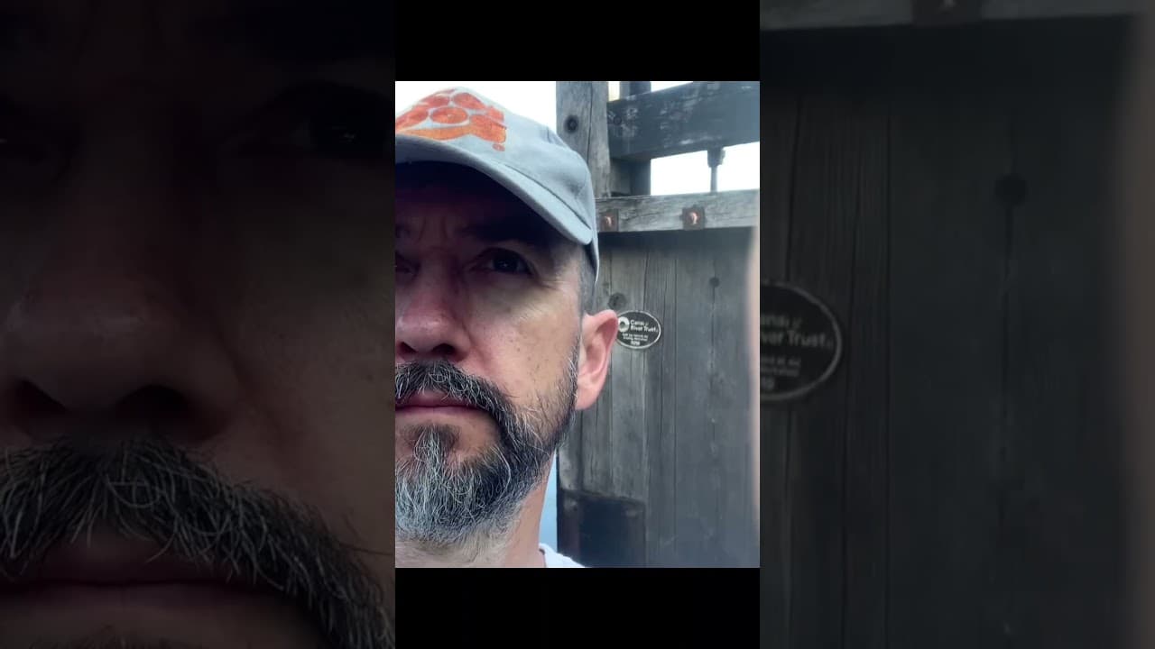 What is that….?! 😳 #foryou #funny #boat #canalboatlife #boatlife