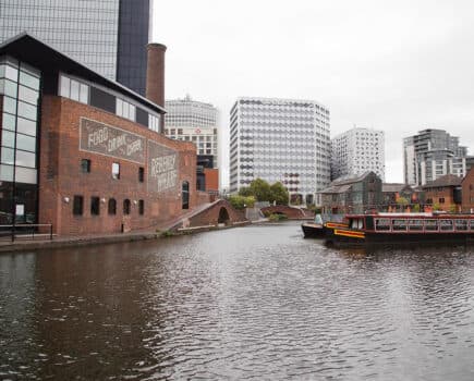 Smoke controls extended to canal boats in crackdown