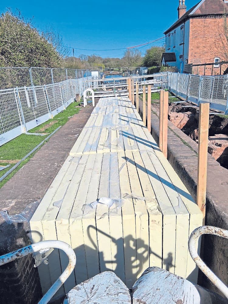 EMERGENCY REPAIRS keeps longest canal lock flight closed