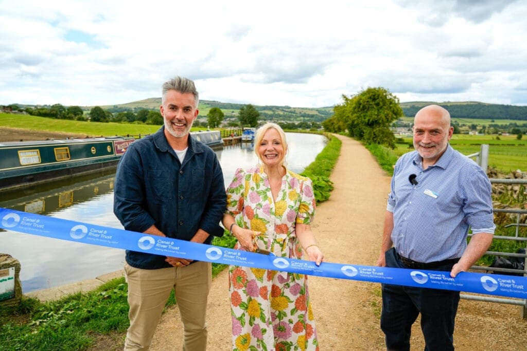 IMPROVING ACCESS and inspiring active living along Leeds & Liverpool Canal
