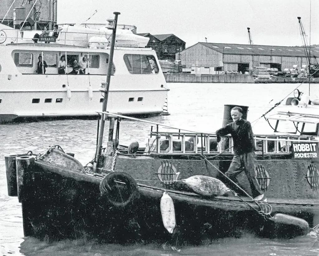 HANDLESS Tug Skipper…