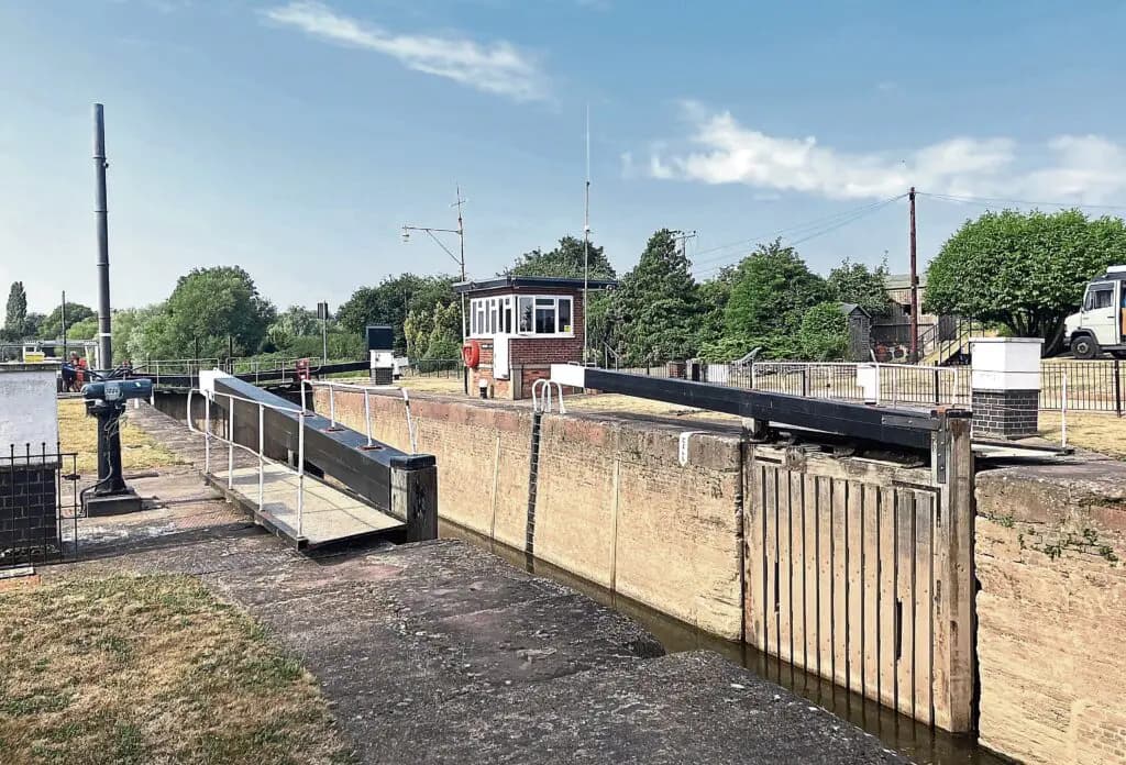 Deep-dive rescue reopens historic Bevere Lock