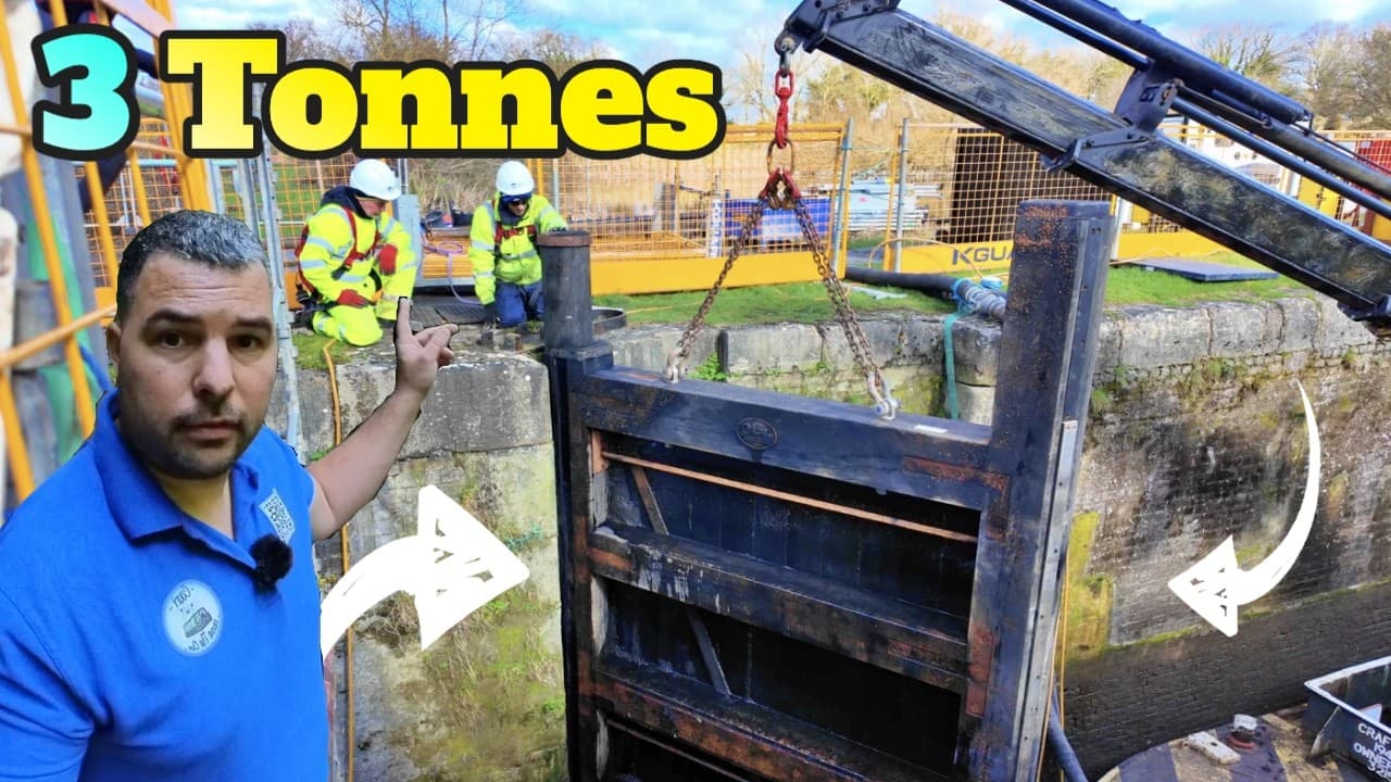 How To Fit A Lock Gate - Fixing Caen Hill