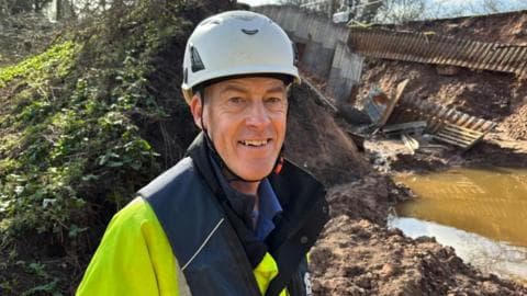 Canal breach pump project costs '£80k per month'