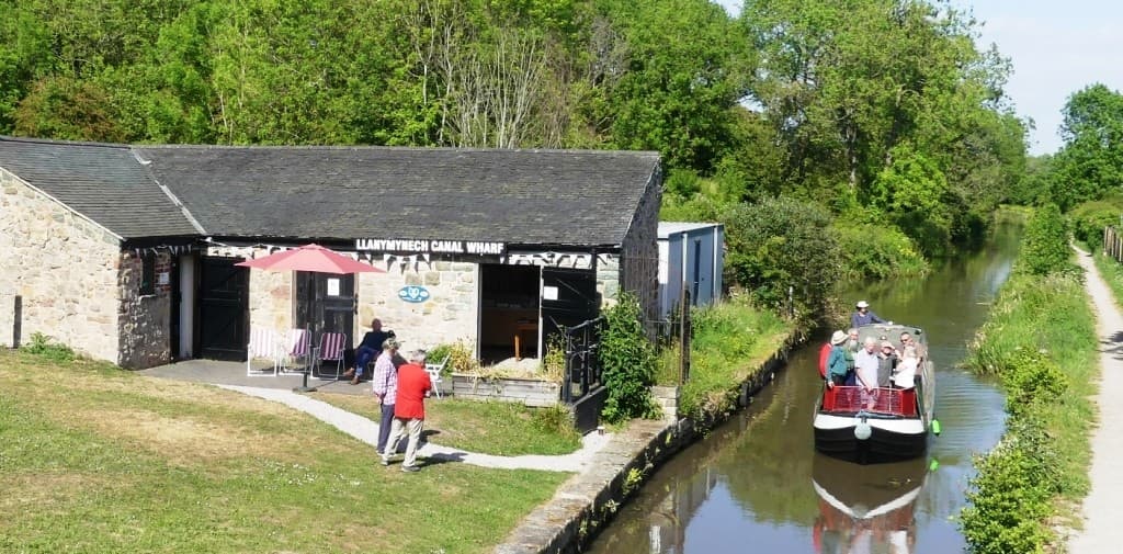 Narrowboat challenge at Llanymynech Canal Wharf