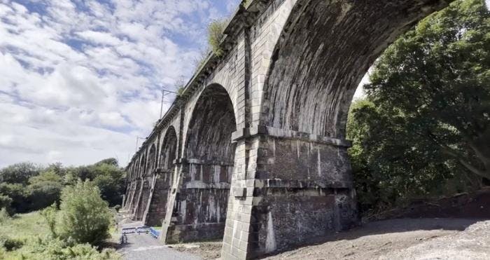 Repairs for world's first railway viaduct over Sankey Canal 