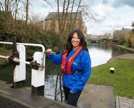 UK canal lovers called to lend a hand and volunteer with the Canal & River Trust