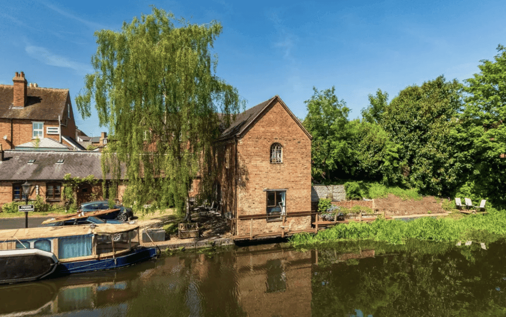 Canal-side Georgian home with potential 60ft mooring comes to market in Stourport-on-Severn